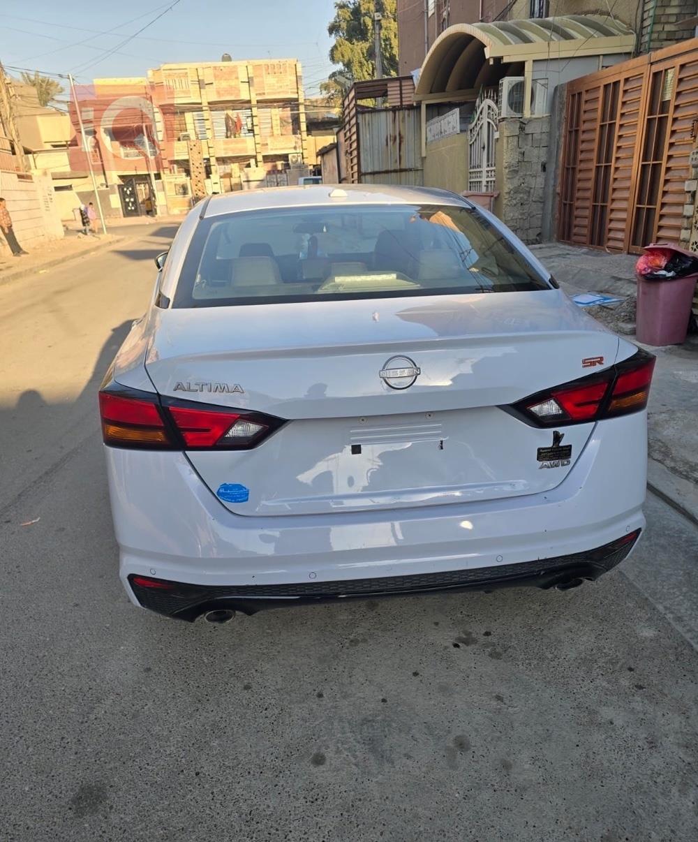 نيسان ألتيما